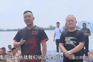 内马尔ins晒马霍姆斯手戴3枚NFL总冠军戒指海报：传奇